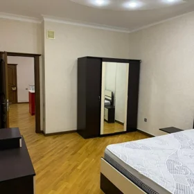 In Baku 110.0 m² apartment is for rent - Image 3