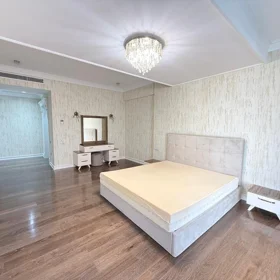 In Baku 280.0 m² apartment is for rent - Image 3