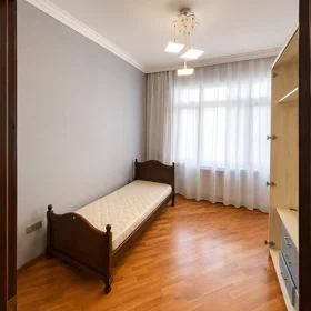 In Baku 102.0 m² apartment is for sale - Image 4