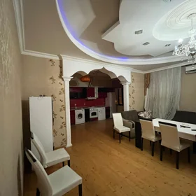 In Baku 130.0 m² apartment is for rent - Image 3