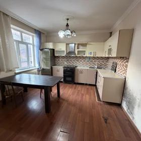 In Baku 300.0 m² house with 5.0 rooms is for rent - Image 7