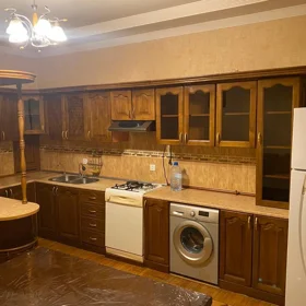 In Baku 140.0 m² apartment is for rent - Image 2