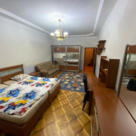 In Baku 140.0 m² apartment is for rent - Image 5