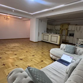 In Baku 140.0 m² apartment is for sale - Image 4
