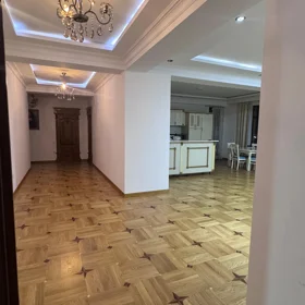 In Baku 140.0 m² apartment is for sale - Image 9