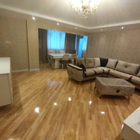 In Binəqədi rayonu 185.0 m² apartment is for rent - Image 3