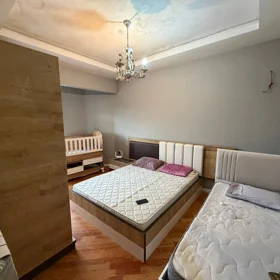 In nan 160.0 m² house with 4.0 rooms is for rent - Image 7