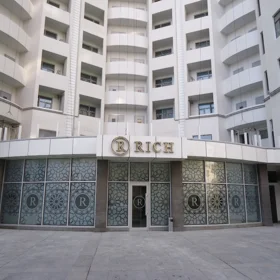 In Baku 200.0 m² apartment is for sale - Image 9