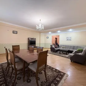 In Baku 210.0 m² apartment is for sale - Image 3