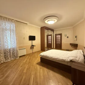 In Baku 210.0 m² apartment is for sale - Image 5