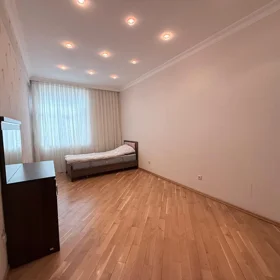 In Baku 210.0 m² apartment is for sale - Image 6