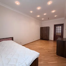 In Baku 210.0 m² apartment is for sale - Image 9