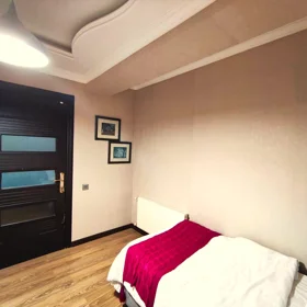 In Baku 90.0 m² apartment is for rent - Image 10