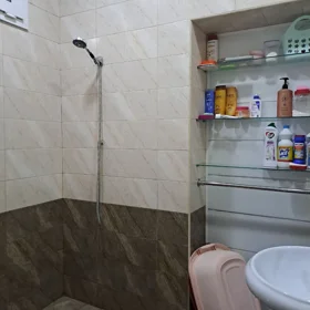 In Baku 100.0 m² house with 3.0 rooms is for sale - Image 2