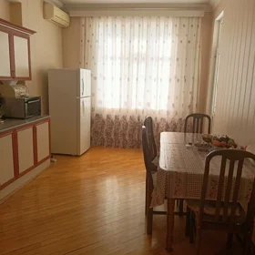In Baku 160.0 m² apartment is for rent - Image 9