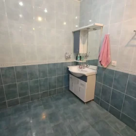 In Baku 160.0 m² apartment is for rent - Image 10