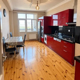 In Baku 130.0 m² apartment is for sale - Image 3