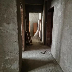 In Baku 70.0 m² apartment is for sale - Image 2