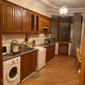 In Baku 170.0 m² apartment is for rent - Image 2