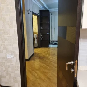 In Baku 185.0 m² apartment is for sale - Image 7