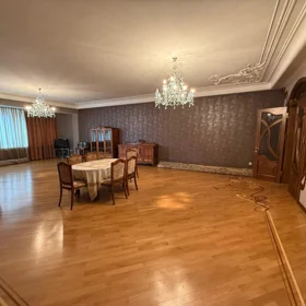 In Baku 265.0 m² apartment is for rent - Image 3