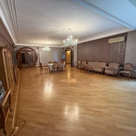 In Baku 265.0 m² apartment is for rent - Image 5