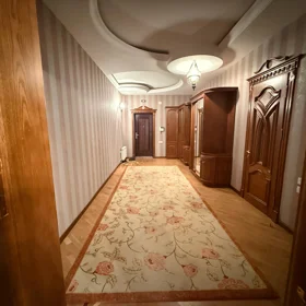 In Baku 265.0 m² apartment is for rent - Image 9