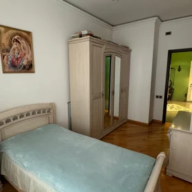 In Baku 130.0 m² apartment is for sale - Image 9