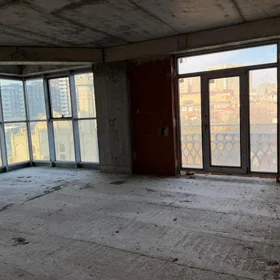 In Baku 231.0 m² apartment is for sale - Image 4