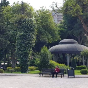 In Baku 204.0 m² apartment is for sale - Image 3
