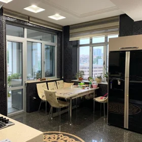 In Baku 170.0 m² apartment is for rent - Image 3