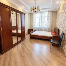 In Baku 150.0 m² apartment is for sale - Image 7