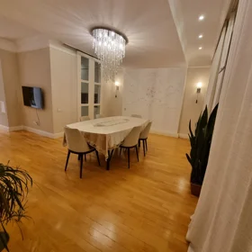 In Baku 151.0 m² apartment is for sale - Image 5