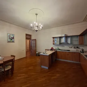 In Baku 700.0 m² house with 5.0 rooms is for rent - Image 8