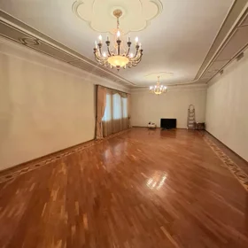 In Baku 700.0 m² house with 5.0 rooms is for rent - Image 9