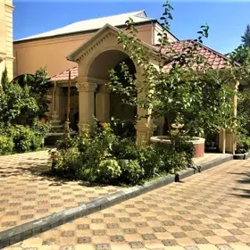 In Binəqədi rayonu 800.0 m² house with 9.0 rooms is for sale - Image 3