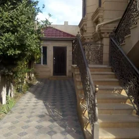 In Binəqədi rayonu 800.0 m² house with 9.0 rooms is for sale - Image 9