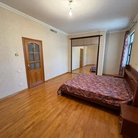 In Baku 600.0 m² house with 8.0 rooms is for sale - Image 2