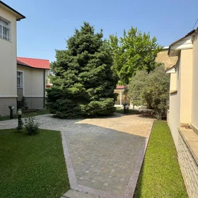 In Baku 600.0 m² house with 8.0 rooms is for sale - Image 3