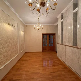 In Baku 600.0 m² house with 8.0 rooms is for sale - Image 9