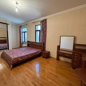 In Baku 600.0 m² house with 8.0 rooms is for sale - Image 10