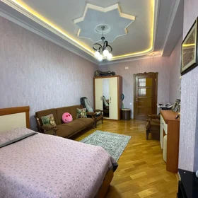 In Baku 140.0 m² apartment is for sale - Image 2