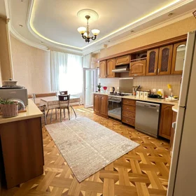 In Baku 140.0 m² apartment is for sale - Image 4