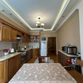 In Baku 140.0 m² apartment is for sale - Image 5