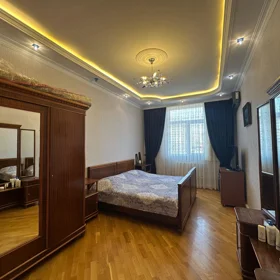 In Baku 140.0 m² apartment is for sale - Image 6
