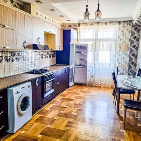 In Baku 135.0 m² apartment is for rent - Image 4