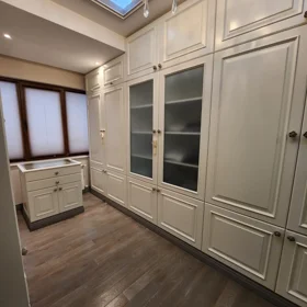 In Baku 215.0 m² apartment is for rent - Image 2