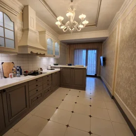 In Baku 215.0 m² apartment is for rent - Image 7