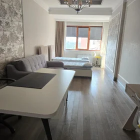 In Baku 215.0 m² apartment is for rent - Image 10