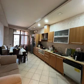 In Baku 172.0 m² apartment is for sale - Image 3